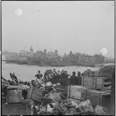 Vue générale des dragueurs de mines à la base sous-marine de Keroman à Lorient.