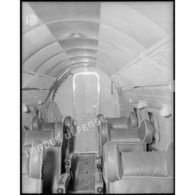 Aménagement intérieur de l'avion de transport Lockheed C-60 du général de Gaulle à Maison Blanche.