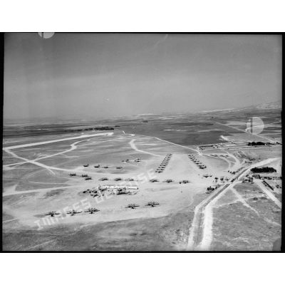 Vue aérienne du terrain d'entraînement du bombardement français à côté de Casablanca.