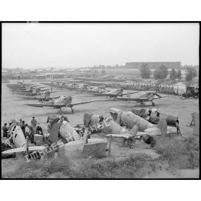 Chaîne de montage des avions sur le terrain d'aviation de Blida en Algérie.