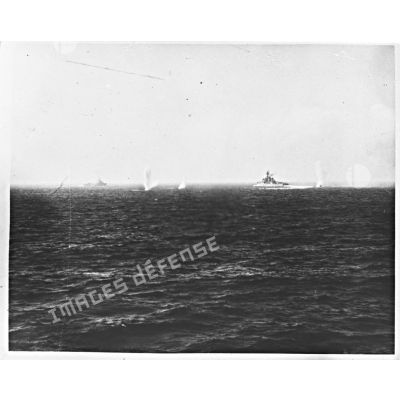 Convois maritimes et bombardements effectués à l'approche des côtes françaises pendant le débarquement de Provence.