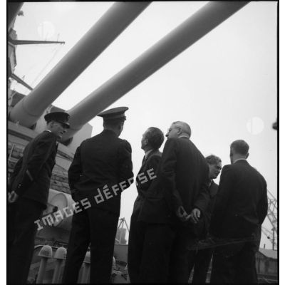 Journalistes britanniques à bord du cuirassé Dunkerque.
