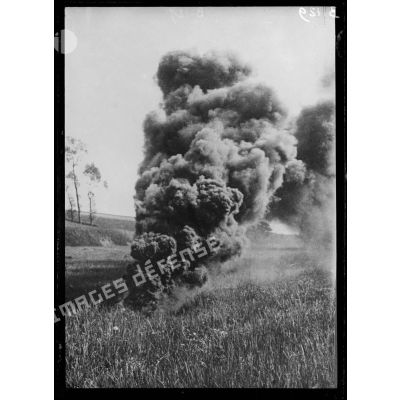 Eclatement de bombe fumogène à Ligny (Pas de Calais). [légende d’origine]