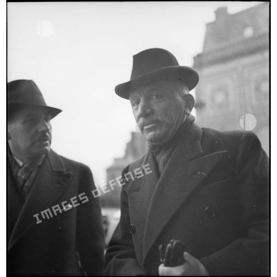 Portrait de Georges Pernot, ministre du Blocus, à son arrivée au Havre.