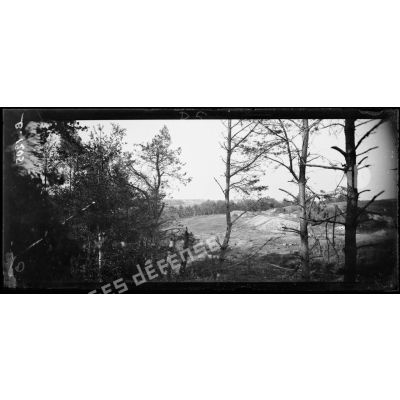 Panorama sur les lignes allemandes de la corne du bois St Mard tranchée Cherrier. [légende d’origine]