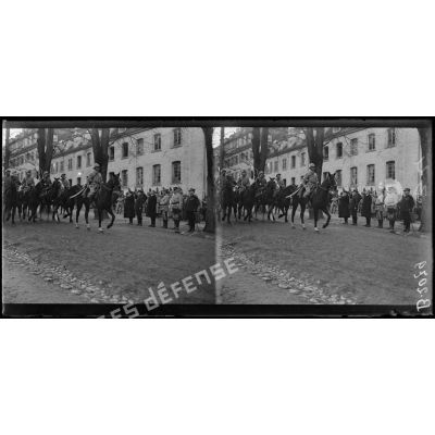 Wesserling. Le 15e bataillon de chasseurs défilant devant le président Poincaré et les présidents du Sénat et de la Chambre. [légende d'origine]