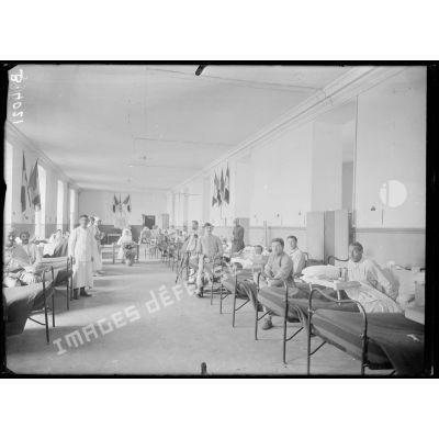 Juilly (Seine-et-Marne), ambulance américaine, une salle de blessés. [légende d’origine]