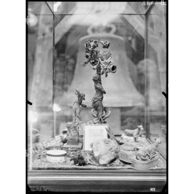 Petit Palais, objets d’art incendiés dans le manoir de Baron (Oise), propriété de M. Albéric Magnard. [légende d’origine]