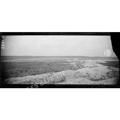 Panorama du champ de bataille du 25-9-15 : cuvettes de Souain - bois Bricot - tranchée d'York - cote 118. [légende d'origine]