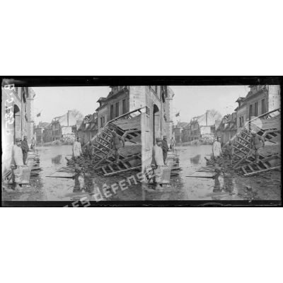 Noyon, rue des tanneurs, inondations provoquées par les allemands. [légende d’origine]