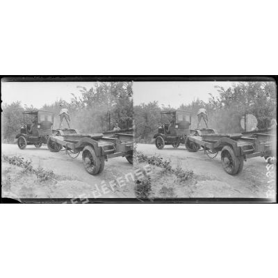 Meuse, exercice de tracteurs du 86e régiment d'artillerie lourde, un tracteur Knox. [légende d’origine]