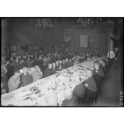 Paris, cercle Volney. Banquet offert par les membres du cercle aux délégués de la Nouvelle-Orléans. [légende d'origine]