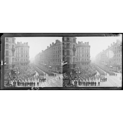 Lyon. Le 14 juillet 1918. Les troupes américaines défilent rue de la République. [légende d'origine]