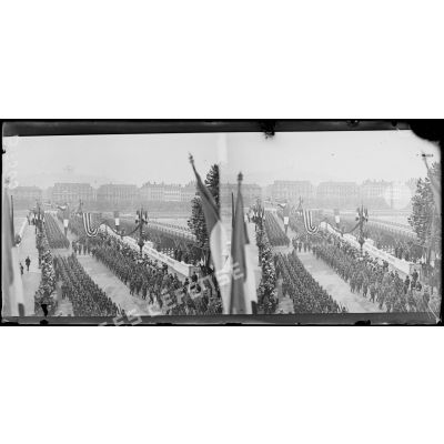 Lyon. Le 14 juillet 1918. Inauguration du pont Wilson. Les troupes américaines défilent sur le pont. [légende d'origine]