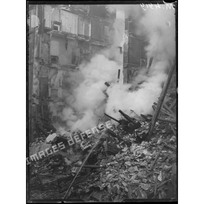 Bombardement de Paris par les avions allemands dans la nuit du 8 au 9 mars 1918. 5 rue de Goeffroy Marie. [légende d'origine]