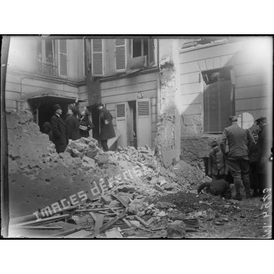 Bombardement de Paris par les avions allemands dans la nuit du 8 au 9 mars 1918. 30 rue Nollet. [légende d'origine]