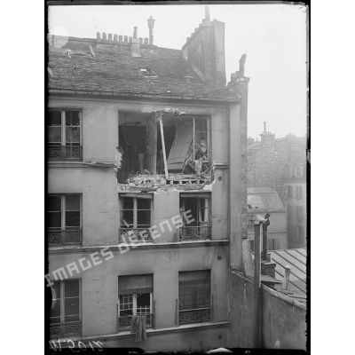 Paris, bombardement par canon du 30 mars 1918. Dégâts 15 rue de Malte. [légende d'origine]