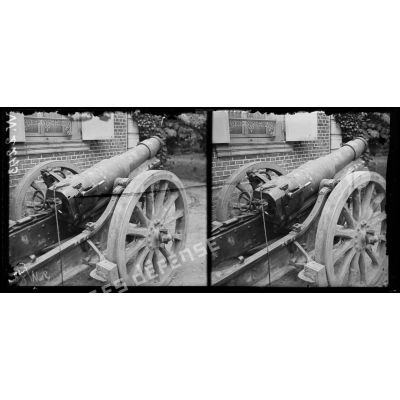 La Neuville-en-Hez, canon allemand pris à l'ennemi (vue arrière). [légende d'origine]