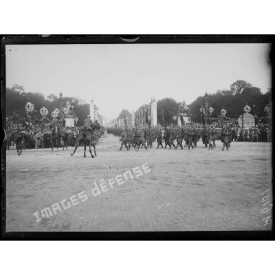 Paris, Champs-Elysées, défilé du 14 juillet 1919. Les troupes belges. [légende d'origine]