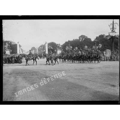 Paris, Champs-Elysées, défilé du 14 juillet 1919. Le maréchal Haig et son état-major. [légende d'origine]