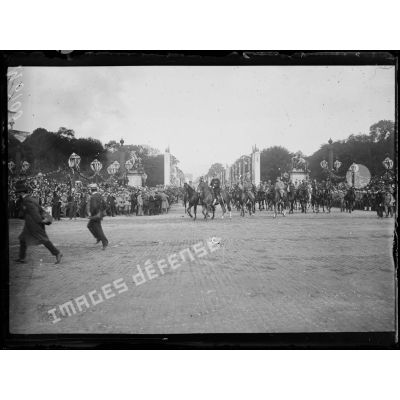 Paris, Champs-Elysées, défilé du 14 juillet 1919. Les maréchaux Joffre et Foch. [légende d'origine]