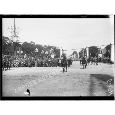 Paris, Le défilé du 14 juillet 1919. [légende d'origine]