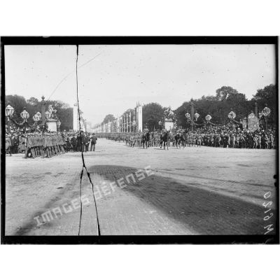 Paris, Le défilé du 14 juillet 1919. L'armée italienne conduite par le général Montuori. [légende d'origine]