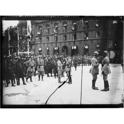 Paris, Le défilé du 14 juillet 1919. Le lieutenant-colonel Rollet. [légende d'origine]