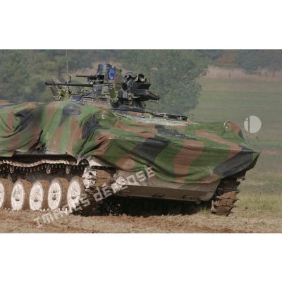 Evolution d'un AMX-10 P d'infanterie lors des démonstrations dynamiques de matériel à Mourmelon.