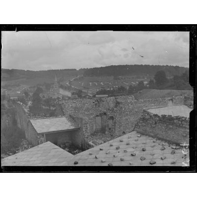 Vauquois (Meuse), panorama près d'un abri blindé. [légende d'origine]