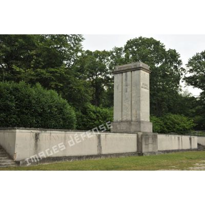Monument érigé en l'honneur du général Pershing dans le cimetière des Gonards à Versailles.