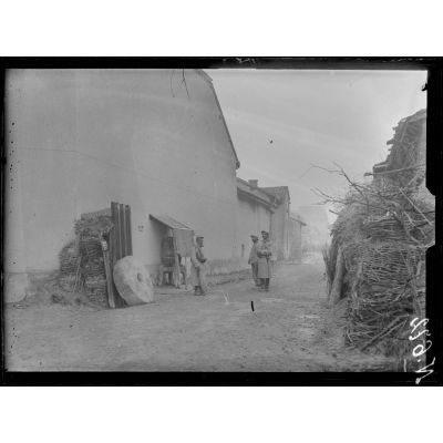 Prosnes (Marne), entrée du village, déc. 1916. [légende d'origine]