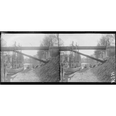 Vésigneul sur Marne (Marne). Construction d'un pont sur la canal latéral à la Marne (janv.17). [légende d'origine]