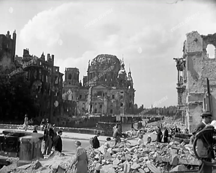 Vue de Berlin en ruines à l'été 1945