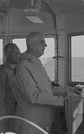 Le général de Gaulle lors de l'essai nucléaire Bételgeuse