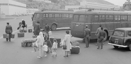 Pieds-noirs s'apprêtant à quitter l'Algérie en 1962