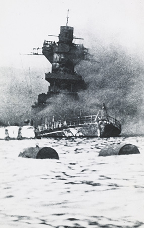 Photo du sabordage de la flotte française à Toulon en 1942